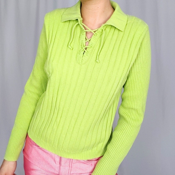 SOLD 90’s lime green lace neck sweater - Picture 3 of 5